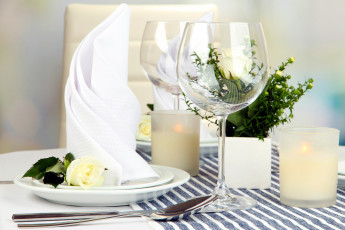 Картинка интерьер декор +отделка +сервировка роза приборы свечи бокалы