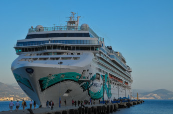 Картинка norwegian+jade корабли лайнеры лайнер причал порт