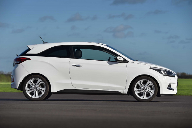 Обои картинки фото автомобили, hyundai, uk-spec, светлый, 2015г, coupe, ib, i20