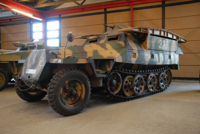 Обои картинки фото техника, военная техника, бронемашина