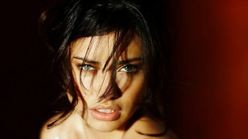 Картинка девушки adriana+lima адриана лима модель лицо пряди