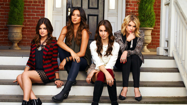 Обои картинки фото кино фильмы, pretty little liars, ashley, benson, lucy, hale, troian, bellisario, shay, mitchell