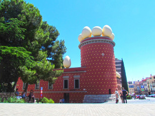 Картинка фигейрос города -+памятники +скульптуры +арт-объекты здание дерево