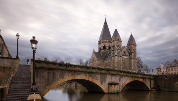 Картинка города -+мосты сумерки дворец тучи мост лестница metz канал храм дома франция небо река облака фонари