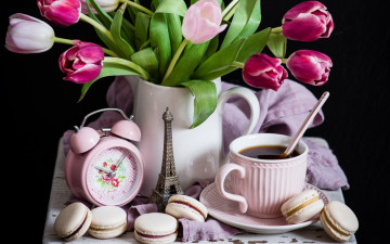 Картинка еда натюрморт тюльпаны часы чай макаруны