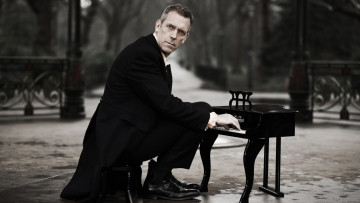 Картинка мужчины hugh+laurie hugh laurie