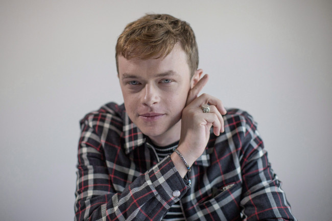 Обои картинки фото dane dehaan, мужчины, актер, рубашка