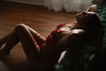 Картинка девушка+-+girl девушки -+брюнетки +шатенки девушка женщина шатенка темноволосая сексуальная модель звезда позирует разная обувь верхняя стильная одежда нижнее эротическое бельё трусы лифчик колготки чулки аксессуары макияж и множество элементов на фотографии