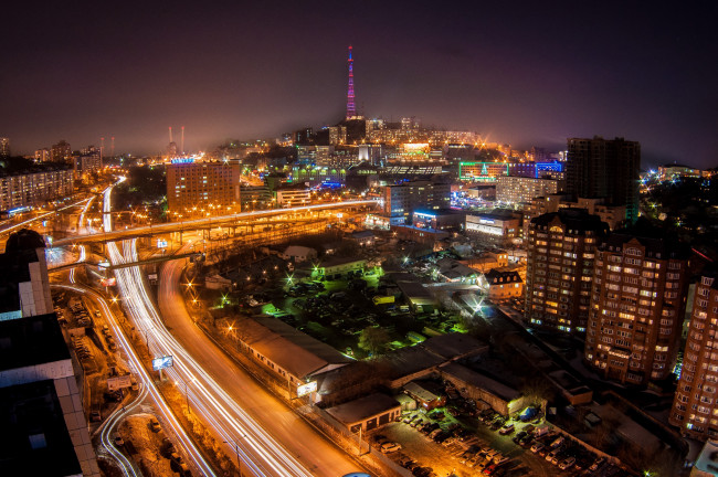 Обои картинки фото города, владивосток , россия, владивосток, дома, дороги, ночью, уличные, фонари, городской, траффик