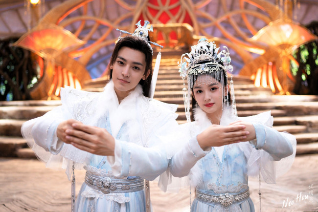 Обои картинки фото разное, знаменитости, актеры, костюмы, поклон