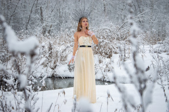 Картинка девушки виктория+бородинова зима снег белое платье