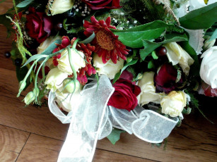 Картинка цветы букеты композиции розы герберы бант