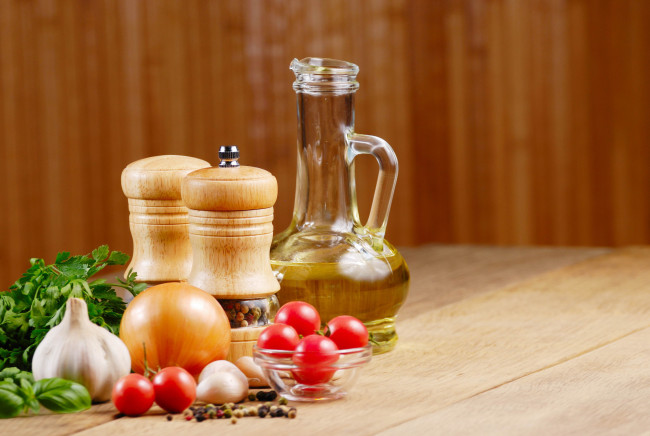 Обои картинки фото еда, разное, приправы, масло, лук, чеснок, чери