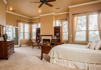 Картинка интерьер спальня окна кровать