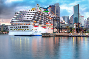 Картинка carnival+spirit корабли лайнеры город порт гавань причал лайнер круиз