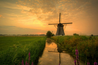 Картинка разное мельницы поле зарево ветряк трава тучи канал