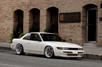 Картинка автомобили nissan datsun