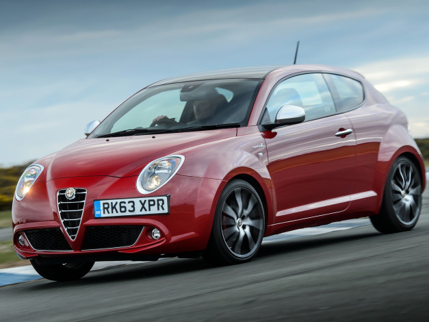 Обои картинки фото автомобили, alfa romeo, красный, 2013, 955, sportiva, uk-spec, mito, alfa, romeo