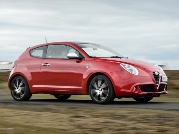 Обои картинки фото автомобили, alfa romeo, красный, mito, alfa, romeo, 2013, 955, sportiva, uk-spec