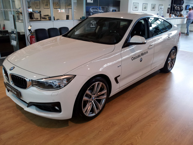 Обои картинки фото автомобили, выставки и уличные фото, белый