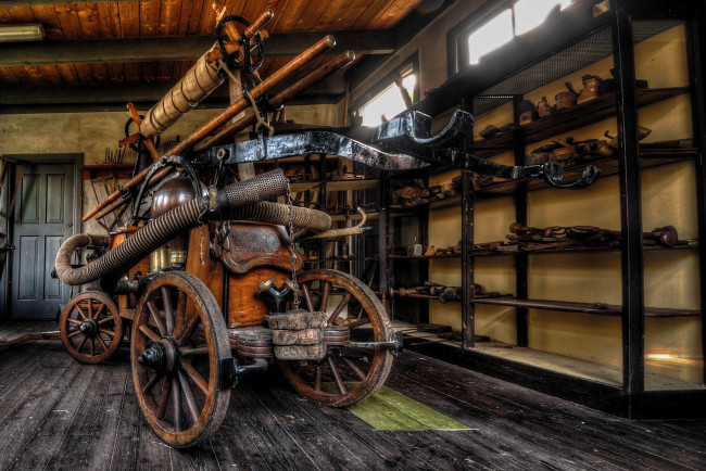 Обои картинки фото разное, транспортные средства и магистрали, котел, агрегат, подвал, колеса