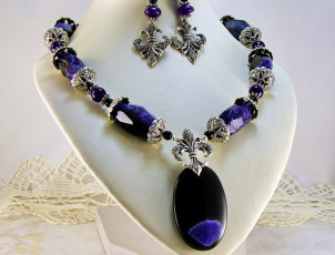 Картинка разное украшения +аксессуары +веера фон украшение бижутерия ожерелье серьги бусы