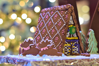 Картинка праздничные угощения огоньки дом новый год угощение