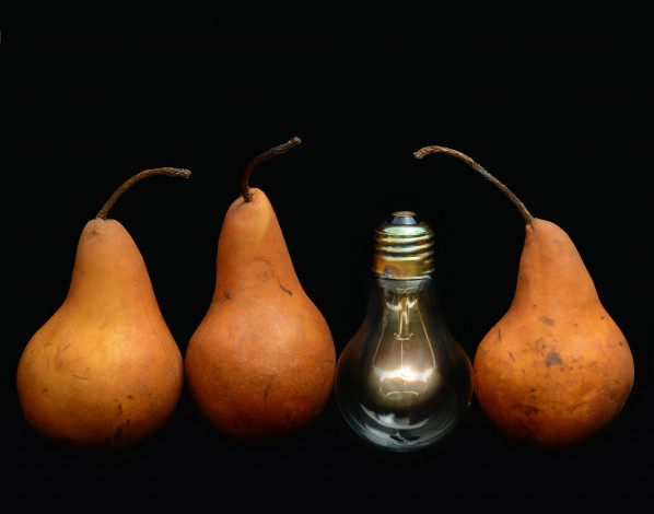 Обои картинки фото еда, груши, лампочка