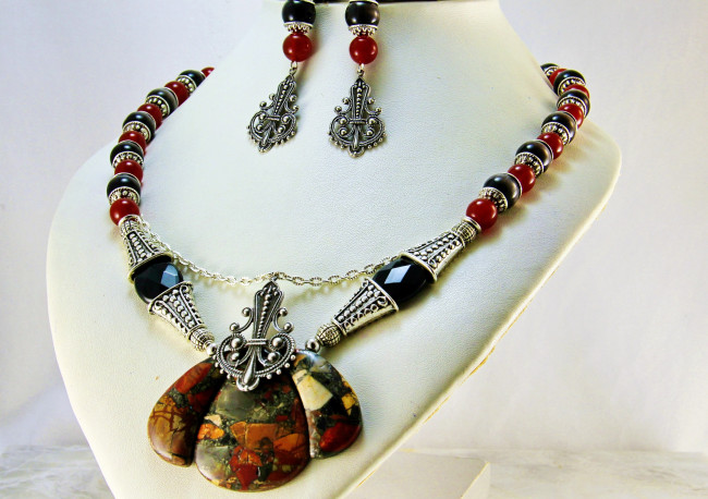 Обои картинки фото разное, украшения,  аксессуары,  веера, бусы, украшение, фон, серьги, ожерелье, бижутерия