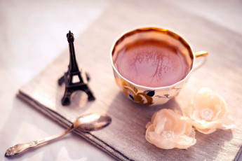 Картинка еда напитки +Чай салфетка ложка чашка чай отражение эйфелева башня