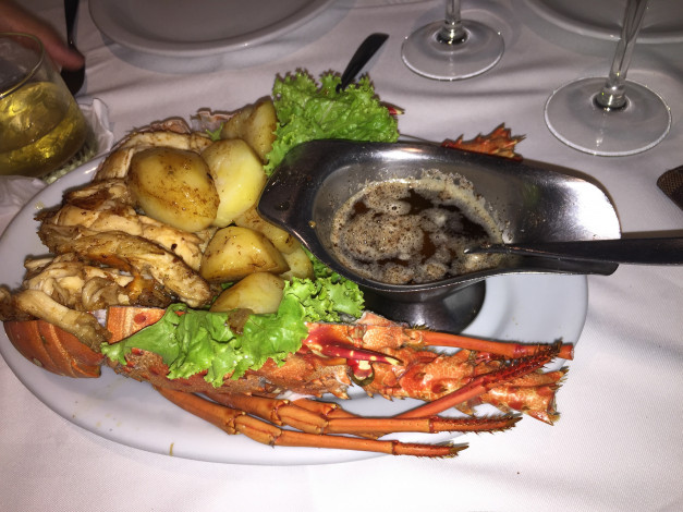 Обои картинки фото еда, рыба,  морепродукты,  суши,  роллы, картошка, лобстер