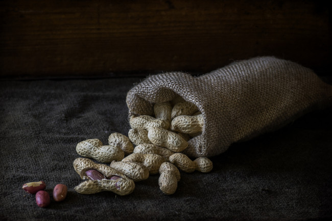Обои картинки фото еда, орехи,  каштаны,  какао-бобы, арахис