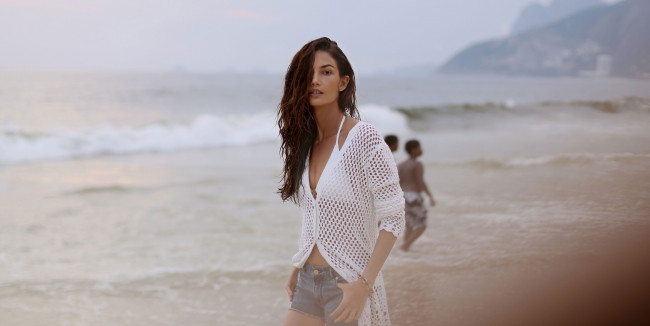 Обои картинки фото lily aldridge американская топ-модель, девушки, lily aldridge, брюнетки, michael, kors, модель, побережье, 2018, lily, aldridge, лили, олдридж