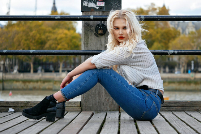 Обои картинки фото девушки, -unsort , блондинки,  светловолосые, взгляд, лицо