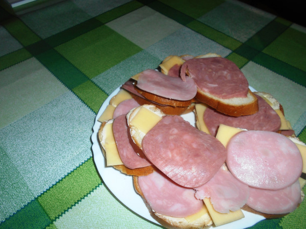 Обои картинки фото еда, бутерброды,  гамбургеры,  канапе, сыр, хлеб, колбаса