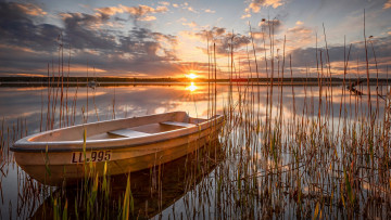 Картинка корабли лодки +шлюпки закат лодка камыши