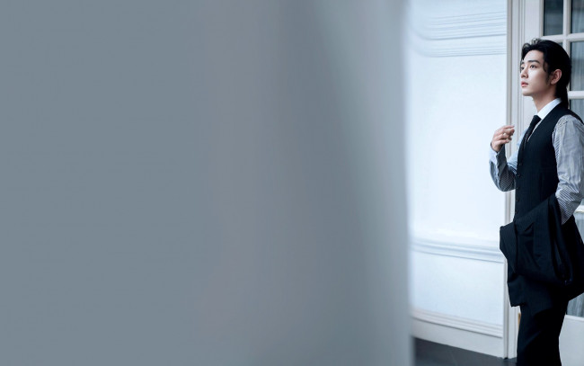 Обои картинки фото мужчины, xiao zhan, актер, костюм, здание