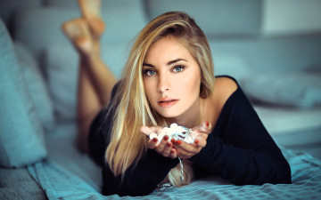 Картинка девушки -+блондинки +светловолосые блондинка платье постель