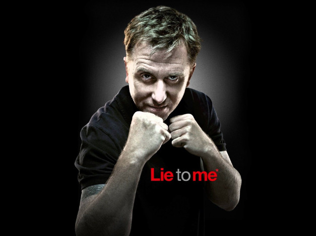 Обои картинки фото кино фильмы, lie to me, мужчина, кулаки, стойка, футболка