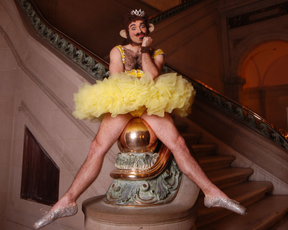 Обои картинки фото мужчины, unsort, лестница, мышонок