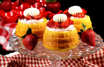 Картинка еда пирожные кексы печенье крем клубника