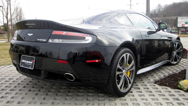 Обои картинки фото aston, martin, v12, vantage, автомобили, великобритания, элитные, ltd