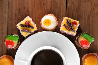 Картинка еда кофе +кофейные+зёрна чашка пироженки