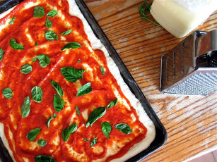 Картинка еда пицца базилик кетчуп