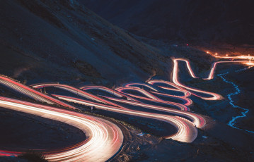 Картинка природа дороги огни дорога ночь гора