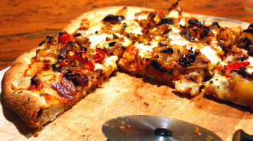 Картинка еда пицца поджаристая