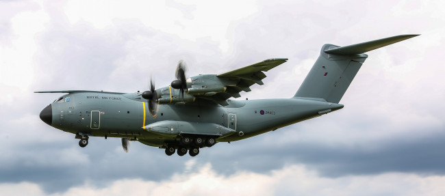 Обои картинки фото airbus a400m, авиация, военно-транспортные самолёты, ввс