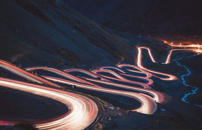 Обои картинки фото природа, дороги, огни, дорога, ночь, гора