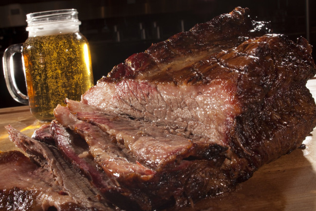 Обои картинки фото еда, мясные блюда, ростбиф, пиво