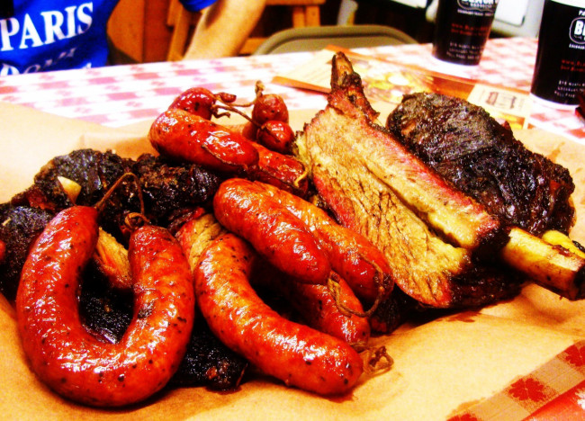 Обои картинки фото еда, мясные блюда, колбаски, мясо, ребрышки